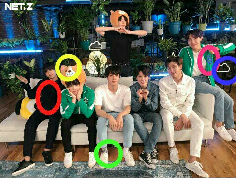 theshadowllkeme's tweet photo. @netz_ID Bismillah๐
5 Perbedaannya yaitu
1.) Kancing bju yg di pake Taehyung
2.) Mata topi boneka yg dipake suga
3.) Kaos kaki yg dipake Jin
4) Tulisan ์ dibaju yg dipakai Jhope
5.) Gambar awan yg ada di samping tangan kiri bawah Jhope
Maksih bnyak buat NET๐
#NETZLoveYourselfTear https://t.co/1ARooR4UuC
