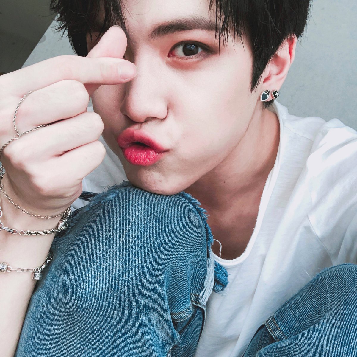 July3rdDH's tweet photo. 진짜 제가 이런 동한이 사진들을 무료로 봐도 되는 건지 https://t.co/TxTX0QlqNL