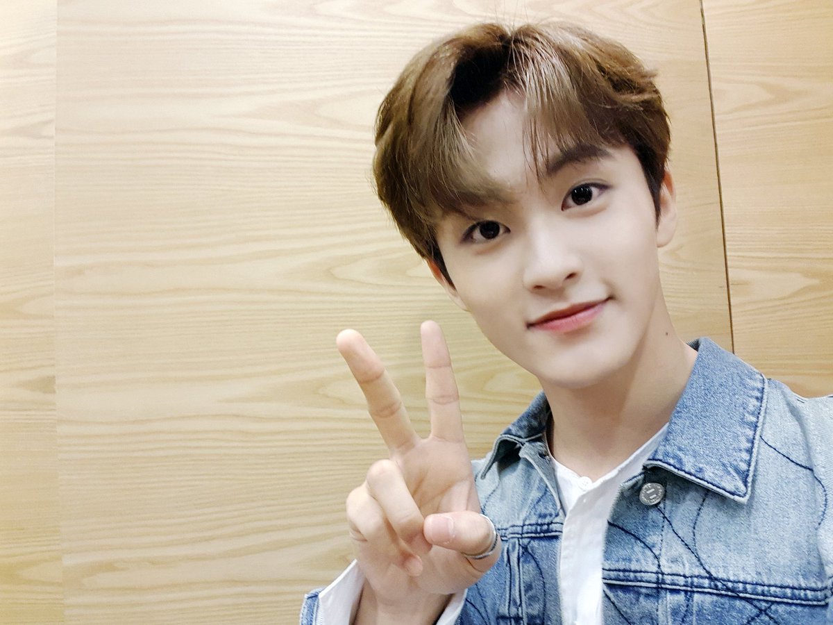 NCTsmtown's tweet image. 음중 끝났어요 여러분!!
오랜만에 엔시티즌여러분하고도 가깝게 인사할수있어서 너무 반가웠어요~ 
맨날 와주셔서 너무너무 감사하고 매주 보고싶어요 ㅎㅎㅎ
다음주에도 봐요^^ - 맠

#으맠중심