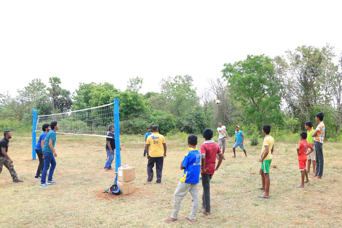 Rotaract3220's tweet photo. Handing over the newly built Volleyball court and the sports equipment to the Villagers!
Villagers and Rotaractors played a friendly Volleyball game afterwards.
#Rotaract3220 #EngageRotaract #RedefineFriendship #ProjectServe #RotaractModelVillage https://t.co/bIjPstBJGS