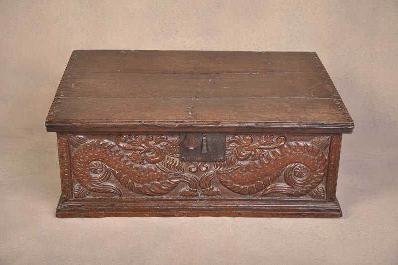 holmesantiques's tweet photo. Superbly Carved  #17thCentury #OakBox  Depicting Sea-Wyverns https://t.co/cZtMiwlyWl