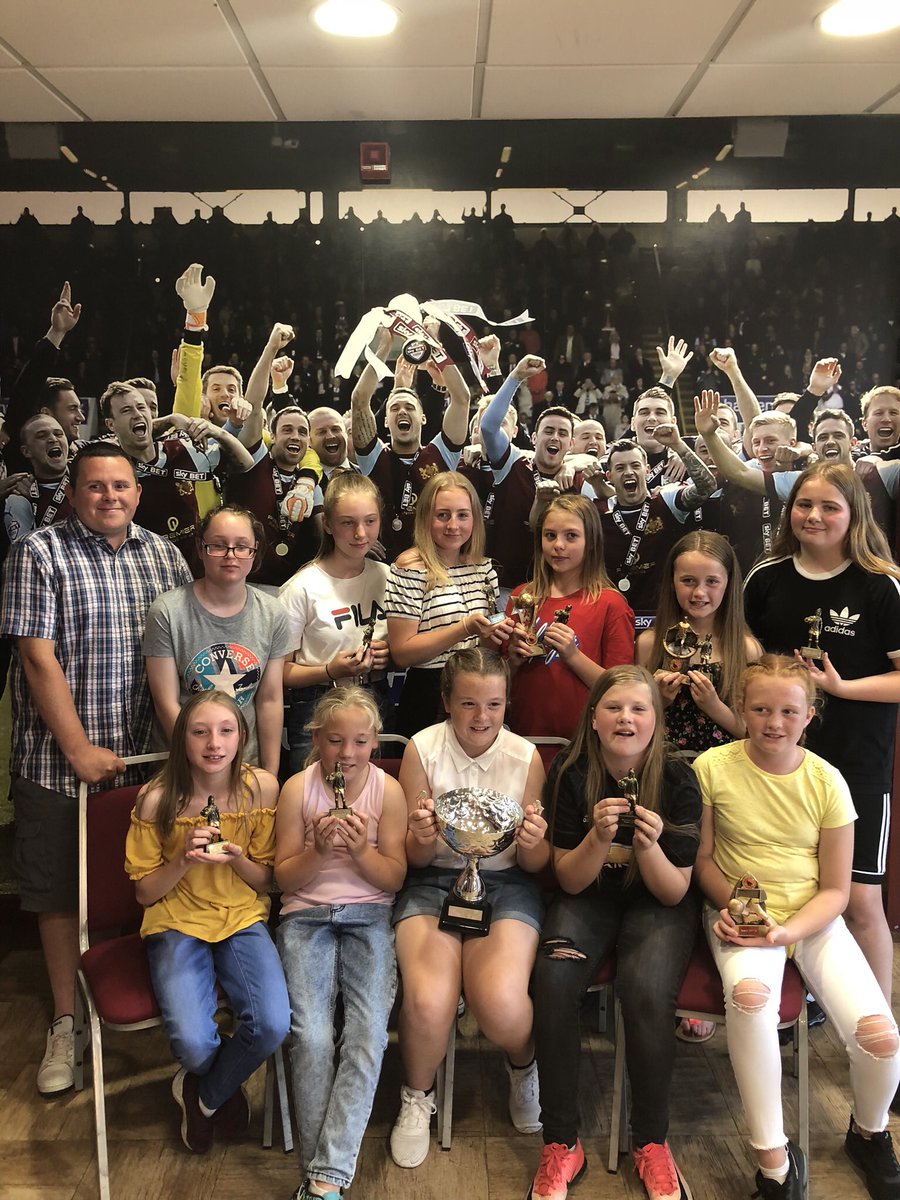 sausa's tweet photo. Barrowford Celtic presentation night ⚽️⚽️⚽️what a night 😎😎well done u12 girls ⚽️⚽️⚽️@FootballGrf @BarrowfordCFC https://t.co/QWUANhiHfs
