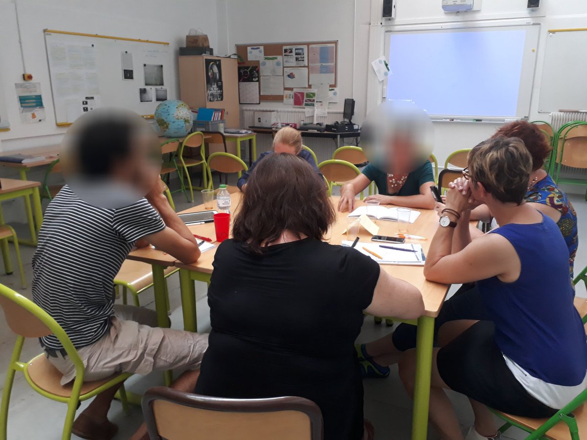 emilianazapato's tweet photo. On squatte chez @Adrien_PIL pendant qu'il faut le beau au @CLIC2018, pour parler conseil coopératifs entre adultes #Icem #Fespi https://t.co/Zd6FlWMJhe