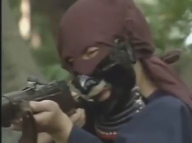 J Wacs Trickエピソード2 まるごと消えた村 に登場する村人陣営の武装 ボルトアクション式小銃が2丁 恐らくアリサカ系 他の村人は農具等で武装している