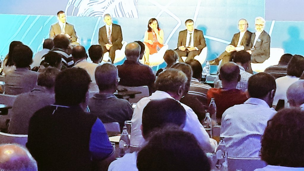 mabrito67's tweet photo. Interesante sesión de discusión expertos en #diabetes #RID2018  dirige @xaviercos https://t.co/h3vfhY9Owx