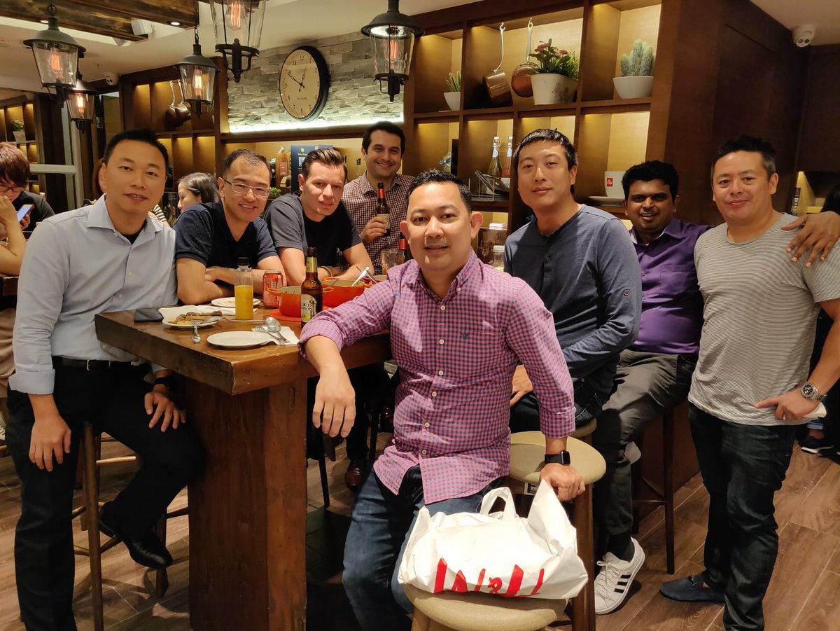 Yannick_Legros's tweet photo. lunch for End of my assignment in Hongkong : 1 bulgarian, 1 australian, 2 hongkongers, 1 indian, 1 philippinos, 2 french and many more... amazing international experience! thx AXA France!#workataxa #axaAsia https://t.co/pyVwVIGa2U