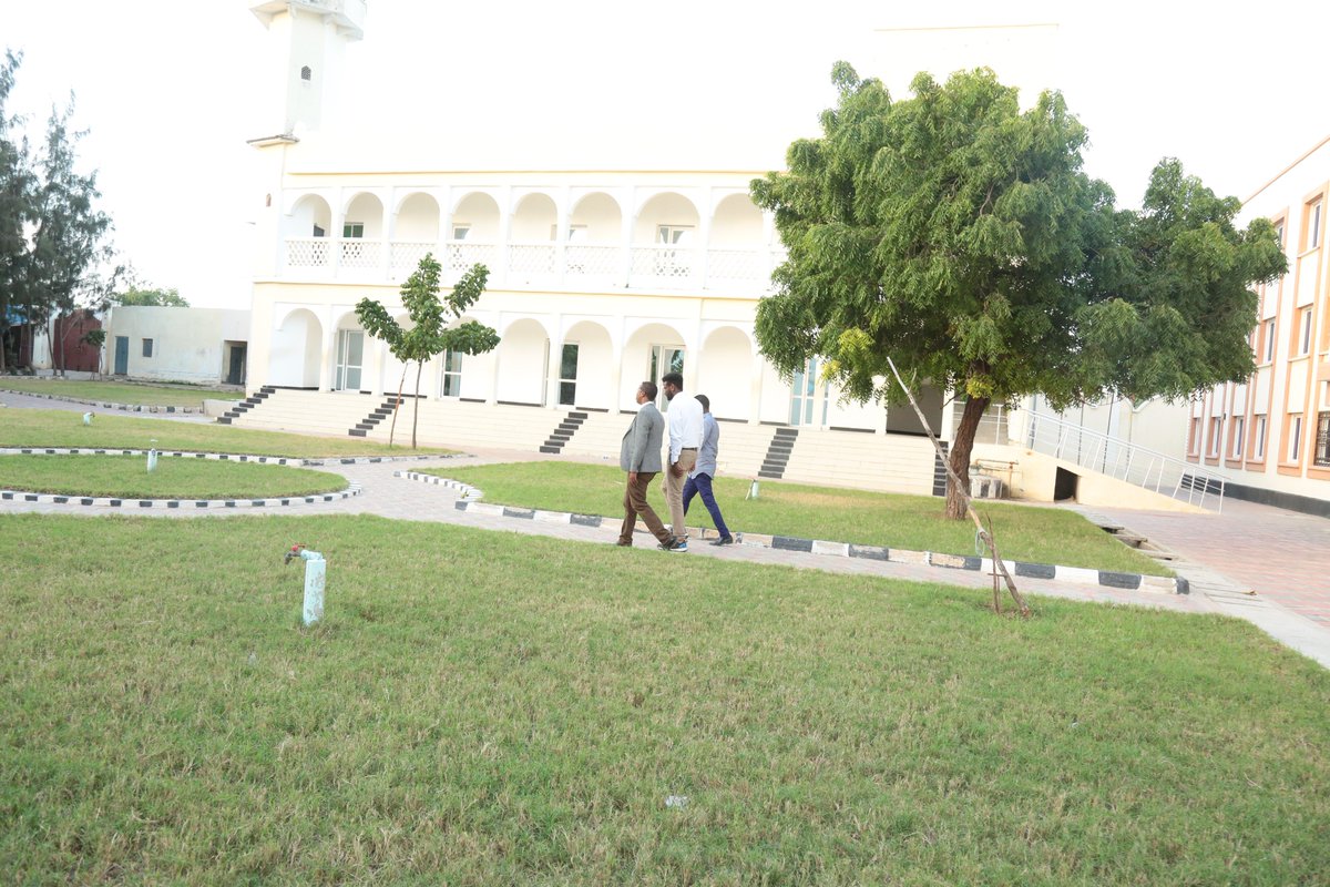 SIMADUniversity's tweet image. We have had the distinct pleasure of receiving and welcoming @AbdishakurAhm who is @WorldBank #Blog4Dev winner to our Main Campus. Abdishakur is a young social entrepreneur, @OneYoungWorld ambassador & the founder of SomLite Energy Company based in  Hargeisa.