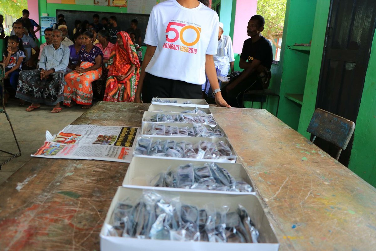 Rotaract3220's tweet photo. Eye Clinic and Donation of spectacles in progress!
#Rotaract3220 #EngageRotaract #RedefineFriendship #ProjectServe #RotaractModelVillage https://t.co/vzrhDhxMNN