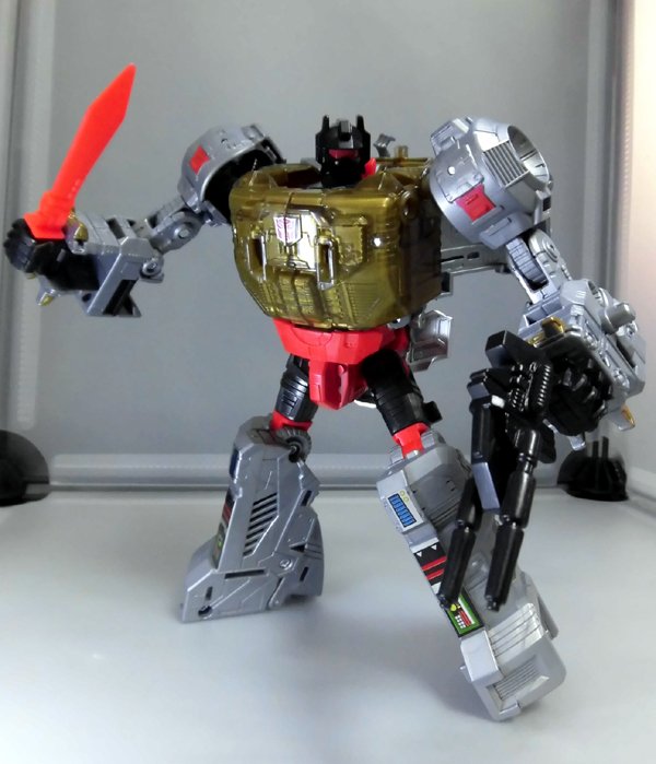 まつまるたかひこ スワープ プテラノドン型 彼も名前が変わったり テラノトロンだったりストレイフだったり しながらもリメイクには比較的恵まれてる方 とはいえ初代g1toyが アニメ設定と配色が異なってたり アニメではダイアクロン 恐竜ロボ版カラー