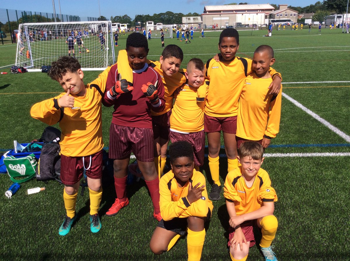 stcharleshullY6's tweet photo. St Charles boys ready for first game of the tournament #catholiccup #stcharles #gonnawin https://t.co/b5qX6QVvD7