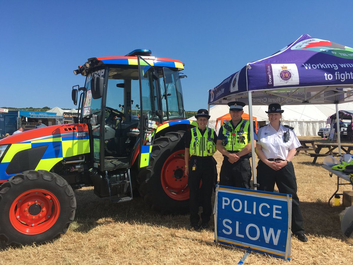 SSgt3175's tweet image. Good morning! Come and say hi to @dorsetpolice at the #Chickerellsteamandvintageshow Here with #robocrop and Tom @PCSO6386 from the @RuralCrimeTeam and my colleague @special4756 for @DorsetSpecials ☀️🍦🚜🚔