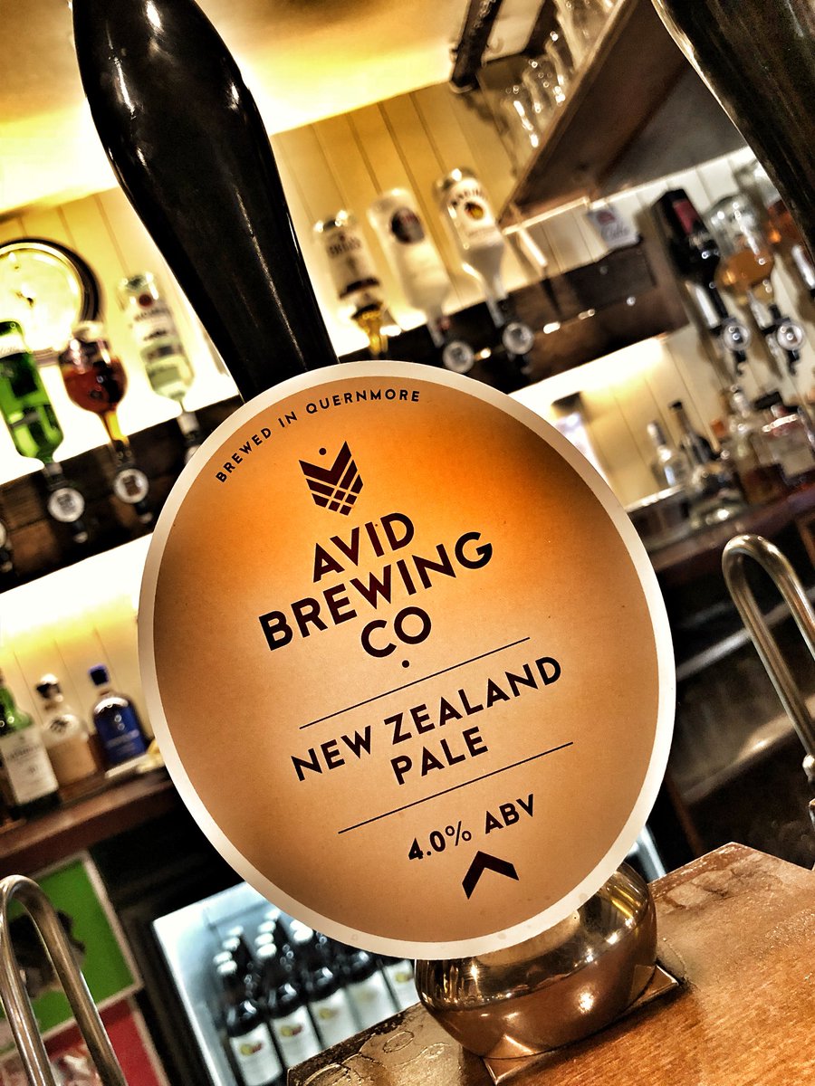 OwdNellsTavern's tweet photo. Here #Canalside @Shaun_Preston isn’t the only thing from #newzealand our friends from @AvidBrewingCo are serving up #NewZealandPale 😍☀️👍🏼 #topbrewers #nellsfamily #pouringgreat #beer https://t.co/5fNsvRfHS5