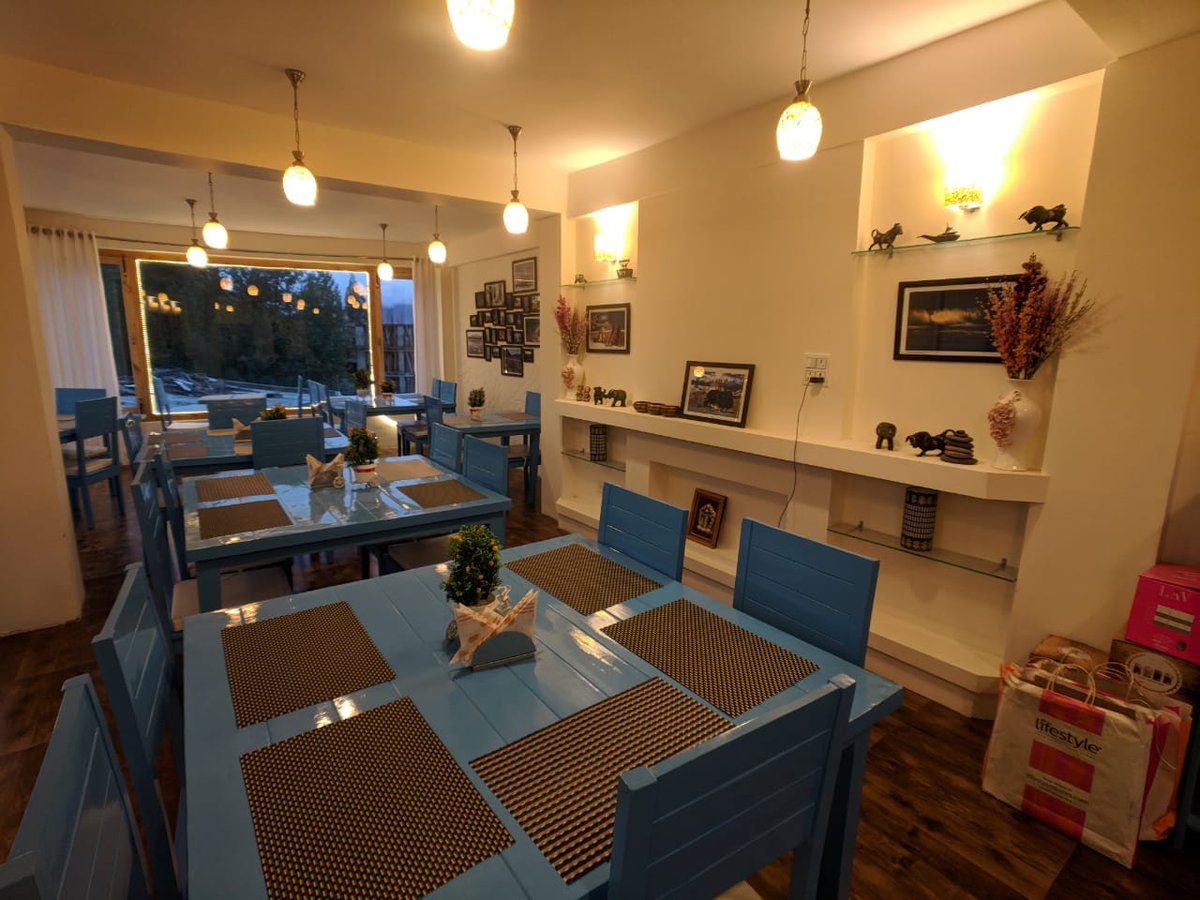 bindasfauji's tweet image. Opening up of a  new restaurant at Leh by a fren   . . .
"Eclectic Kitchen" near army parking , girls school chowk,
Time 8Pm 
#leh #indianarmyfan
#biker #restaurants
