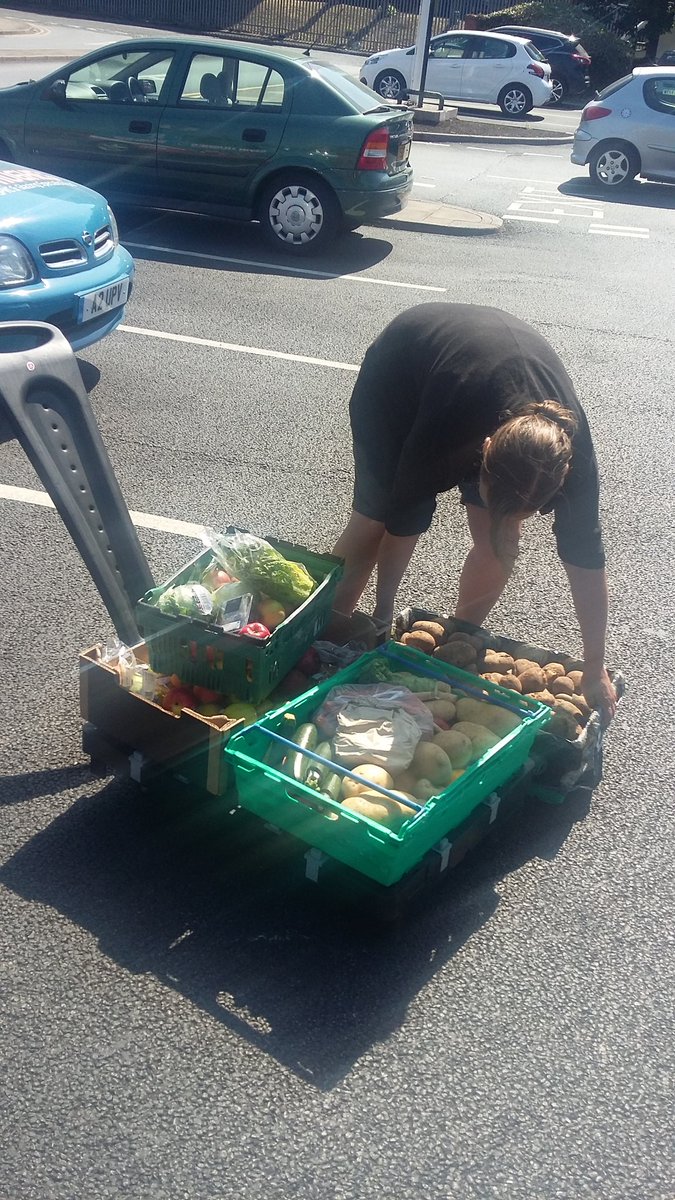 TRJFPOldham's tweet photo. Off to @OldhamFoodbank Community Kitchen some cooking for @OldhamAngels @TRJFPOldham up and coming events #sharemore #wasteless https://t.co/Wx0QixKojb