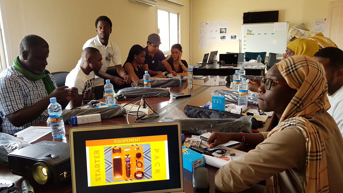 CommunityFrame's tweet photo. Découverte du matériel 🎤🛠
#VideoMobile #Mauritanie #Nouakchott #SliceUp https://t.co/LQxSp9x6Rl