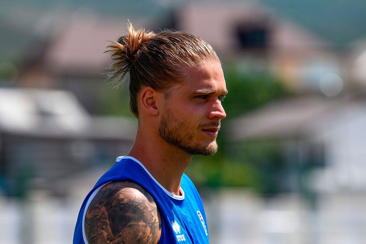 Vogue Japan En Twitter インスタのフォロワーが激増したアイスランドの選手に 色気100 のモロッコ 代表監督 サッカーw杯で話題のイケメン選手 監督をピックアップ T Co 536eydxlce