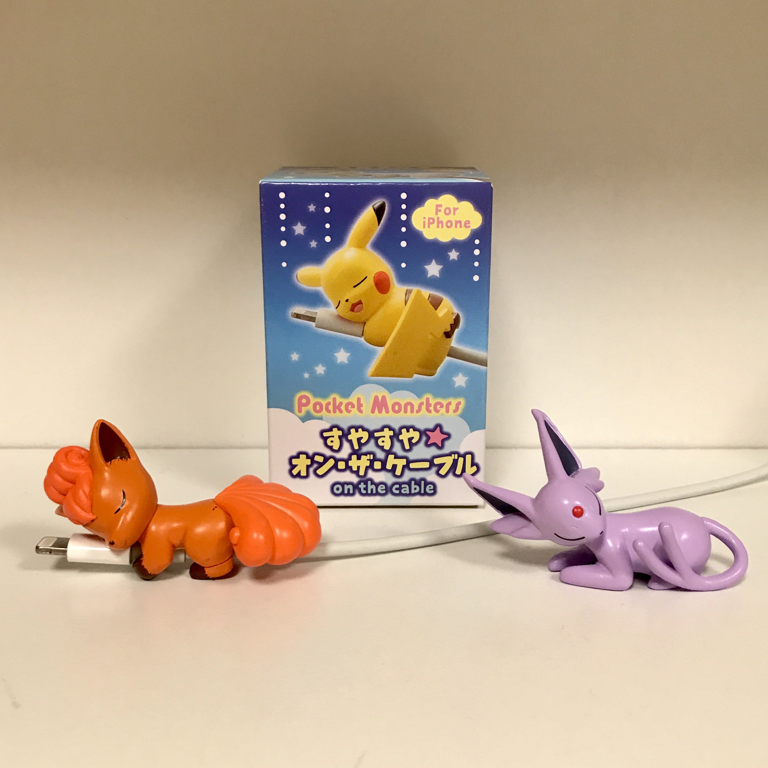 ポケモンセンターnakayama ポケモン充電ケーブルグッズの2つ目 すやすや オン ザ ケーブル ロコンとエーフィ T Co 3nzqk4fg15 Twitter