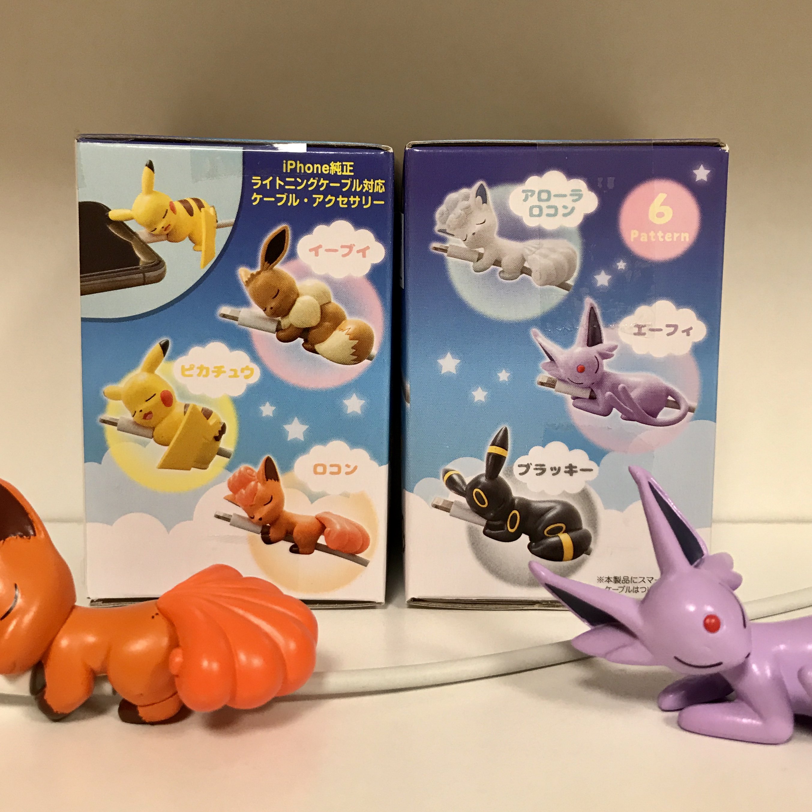 ポケモンセンターnakayama ポケモン充電ケーブルグッズの2つ目 すやすや オン ザ ケーブル ロコンとエーフィ T Co 3nzqk4fg15 Twitter