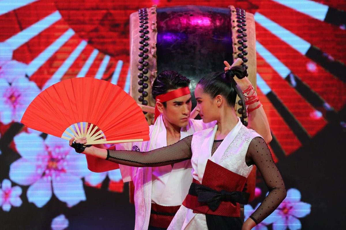 Tudd_Entertain's tweet photo. "ณเดชน์ & ญาญ่า" ควงคู่โชว์ตีกลองไทโกะ เปิดงาน “TOYOTSU JAPAN FESTIVAL 2018” เหล่าเจแปนเลิฟเว่อร์มาช็อป! ชิม! ชิล! ได้ตั้งแต่วันนี้ ถึงวันที่ 1 ก.ค.61 เวลา 10.00 – 21.00 น. ณ ชั้น 5 พารากอน
#toyotsujapanfestival2018
#toyotatsushothailand
#polypluspr
#ddwork
#บันเทิงหน้าตุ๊ด https://t.co/vGthGhw3wu