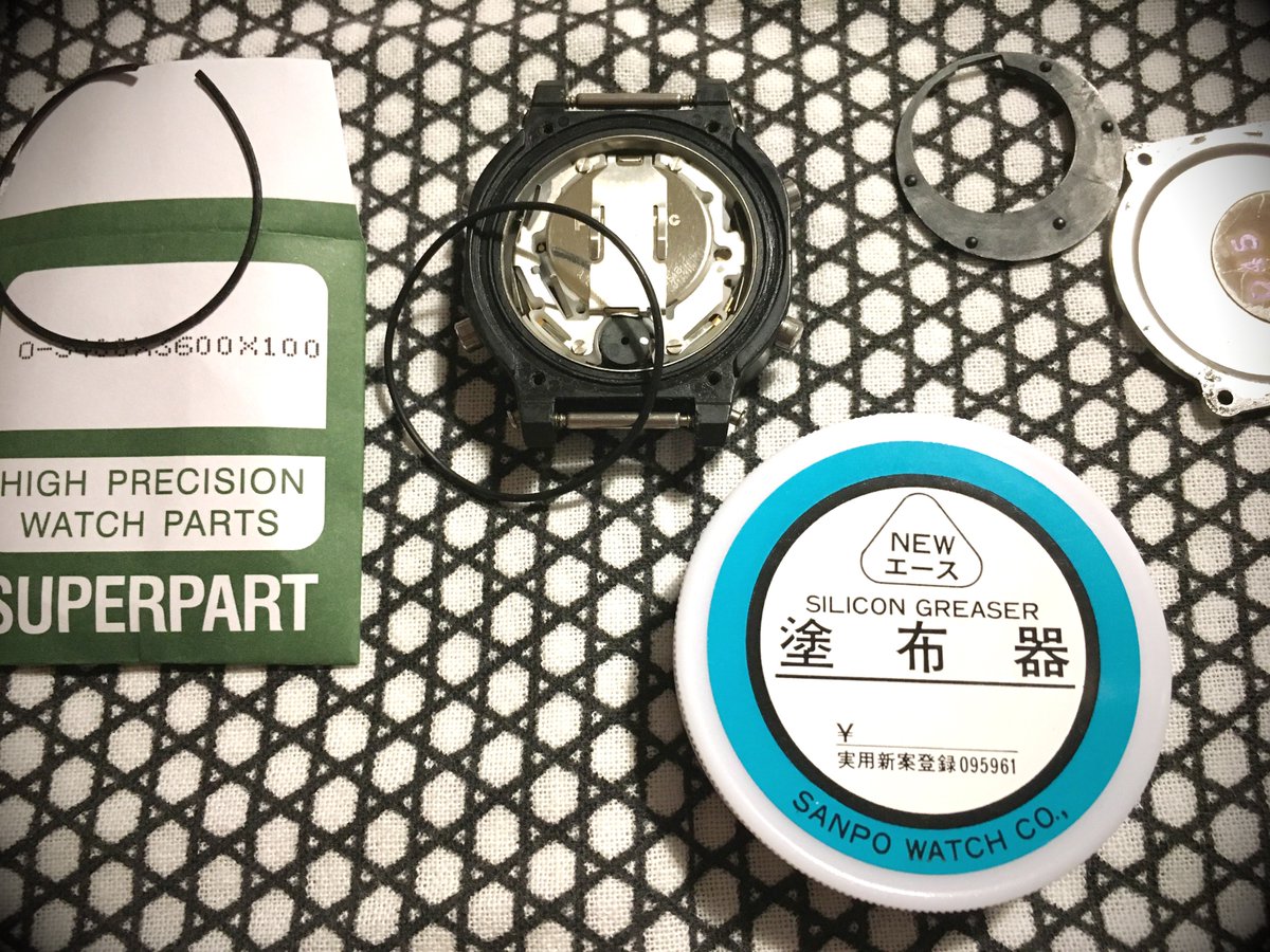 部品がそろったので20年ぶり廃盤になっていたG-SHOCK（DW-6800-1）を