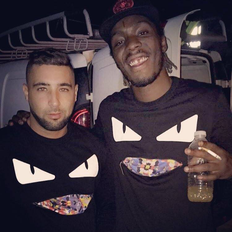 Veazy_Officiel's tweet photo. Ça va taper fort 🤘🏾👊🏾 ! #GhettoPhénomène #Marseille #ÇaArrive https://t.co/f3z192bLea