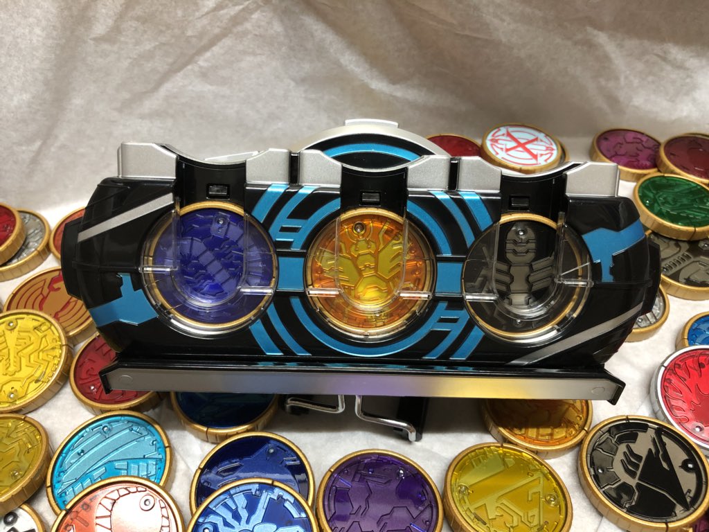 あるさー Auf Twitter そして新メダル 設定上しかなかった まずは シカゼシ シカ ガゼル ウシ そして ムカチリ ムカデ ハチ アリ 3枚目は セイシロギン セイウチ シロクマ ペンギン 他にない色合いしてて見てるだけでカッコいい 音声も良いけど