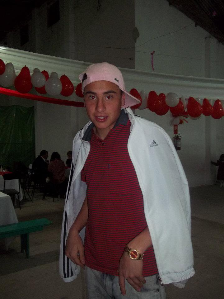reusftbatmeyang's tweet photo. RT A JOSEMA TURRO PA QUE LE ROBE TODAS LAS PELOTAS A CRISTIANO ahre https://t.co/QlaHdpyK6H
