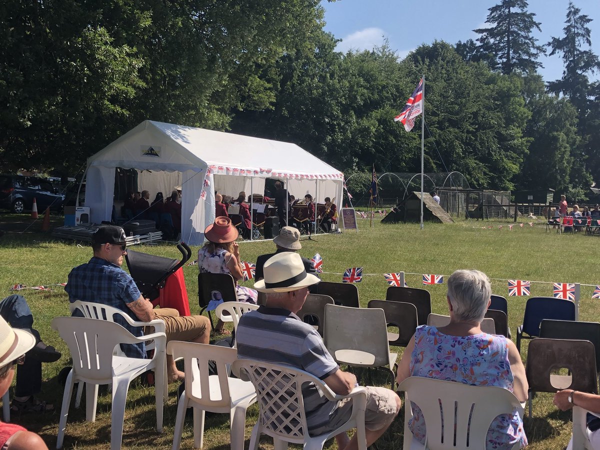 BurleyFire52's tweet photo. 52p1 in attendance supporting the Armed Forces Day in Burley. #LestWeForget #ArmedForcesDay2018 @hfrs_control https://t.co/kLJqQz7MNS
