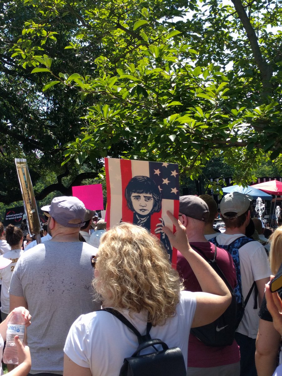 ResistTrumpNet's tweet photo. Crushing poster from today's rally to #KeepFamilesTogether. https://t.co/Qr61fGHntX