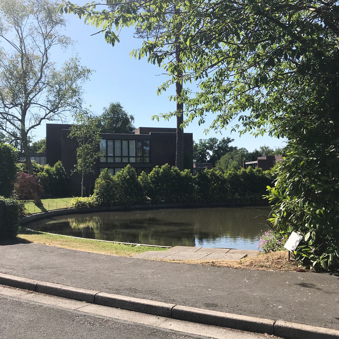 StudioGeorgeCo's tweet photo. Stumbled on this on the way to site: 1970s Royston Summers-designed modernist estate sited around a lake. #LakesideDrive https://t.co/YUAqsAD2Fv