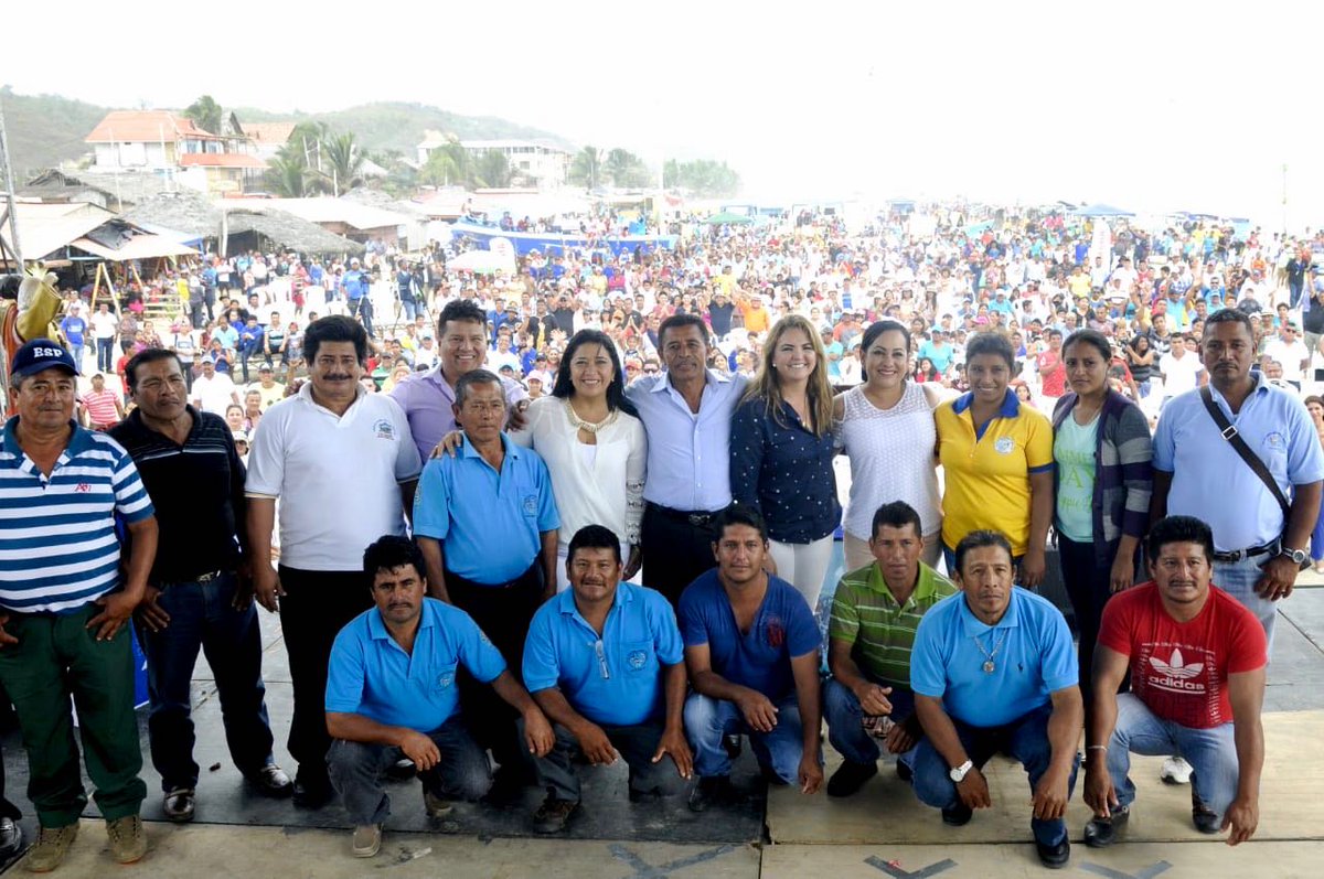 FelipeMix82's tweet photo. “Gobierno Nacional tiene el compromiso de construir un futuro para la pesca artesanal”: Drouet  ante miles de pescadores
@KatuskaDrouetEc @MinAcuaPescaEc @RosaLuzLM @GoberElOro https://t.co/PVmBqgYQ58