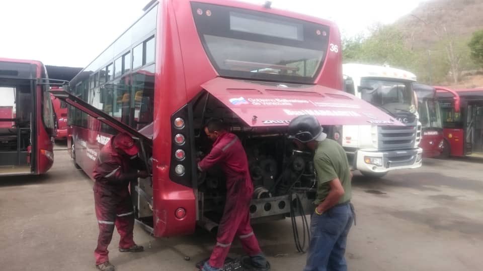El protector y jefe político en #NuevaEsparta <a href="/DanteRivasQ/">Dante Rivas</a> informó que fueron reactivadas 10 unidades de la empresa pública #BusMargarita, que presta servicio de transporte en la entidad. bit.ly/2yRIYyD 

#DemocraciaSocialista
@TransporteGobVe 
<a href="/YutongVenezuela/">Yutong Venezuela</a>