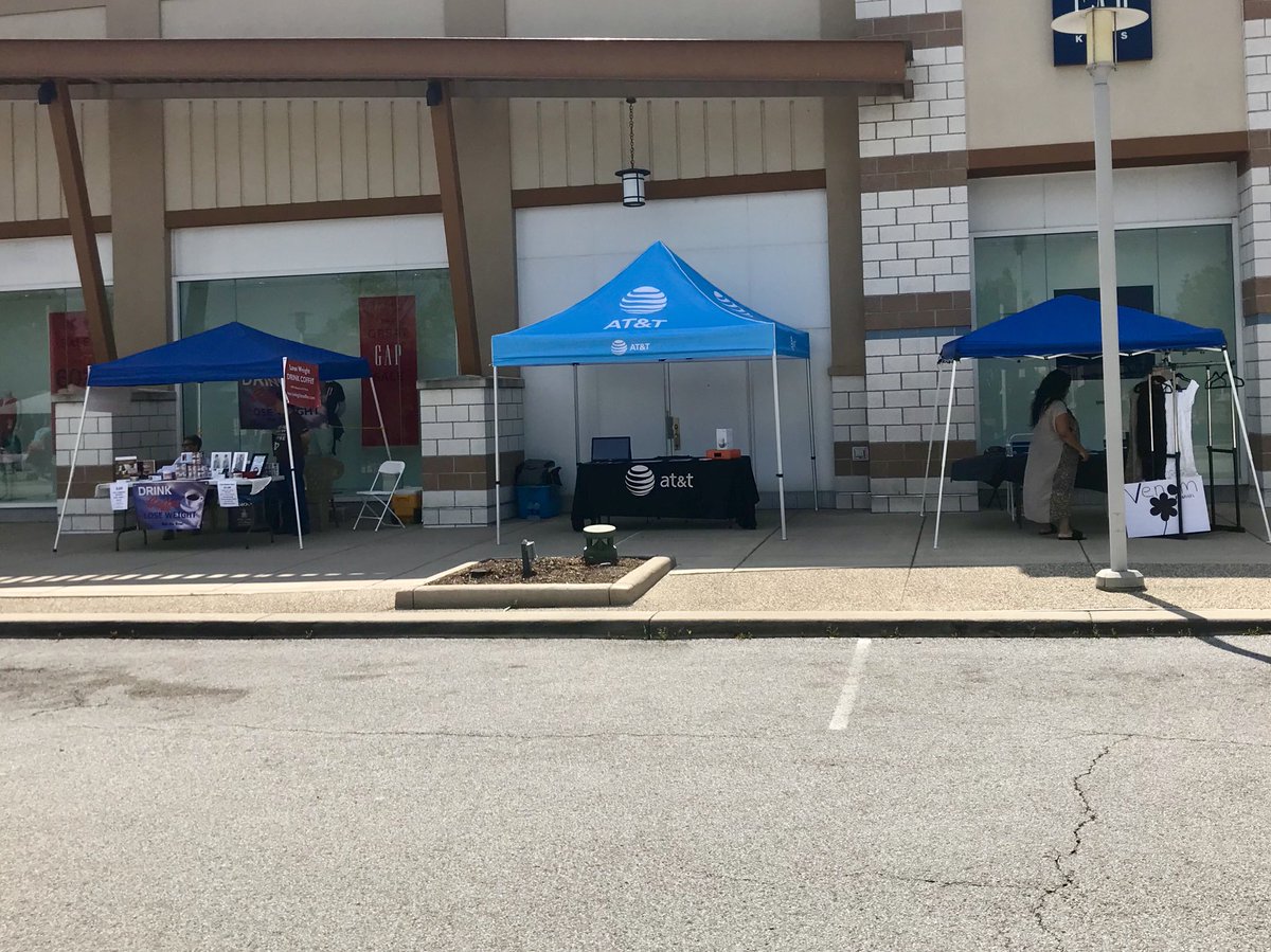 Team_MonroeSt's tweet photo. Wow it’s a hot one today! Luckily I’ve got this cool new tent to represent #HaleyToledo at the #deeprootsmarket 

Pro tip: bandanas hide sweat https://t.co/Ng9a4rNJLN