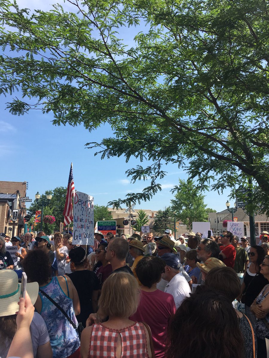 SAMericanHustla's tweet photo. #FamiliesBelongTogetherMarch in cf is huge. #wesupportimmigrants https://t.co/UhQsCwW10E