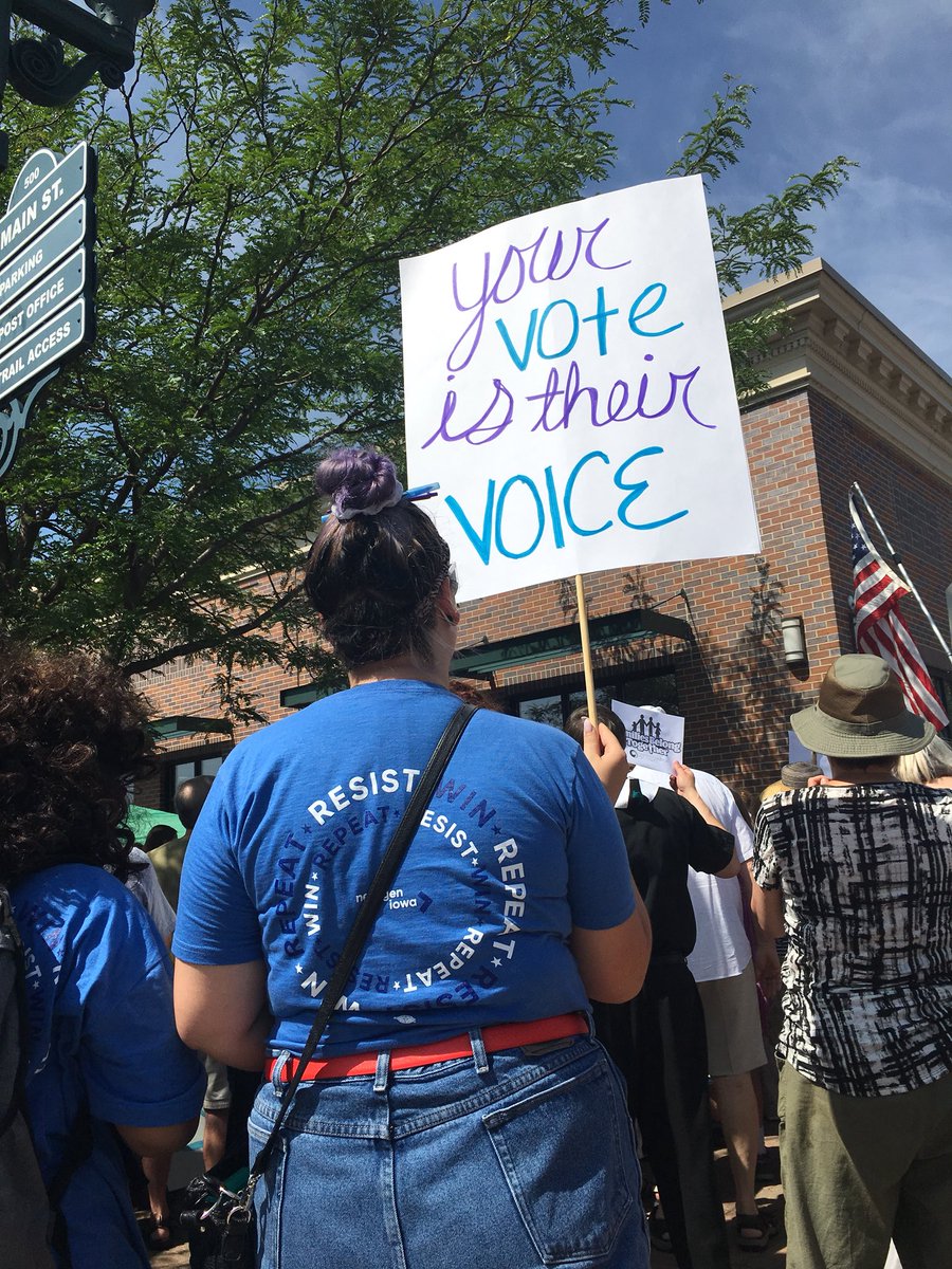 SAMericanHustla's tweet photo. #FamiliesBelongTogetherMarch in cf is huge. #wesupportimmigrants https://t.co/UhQsCwW10E