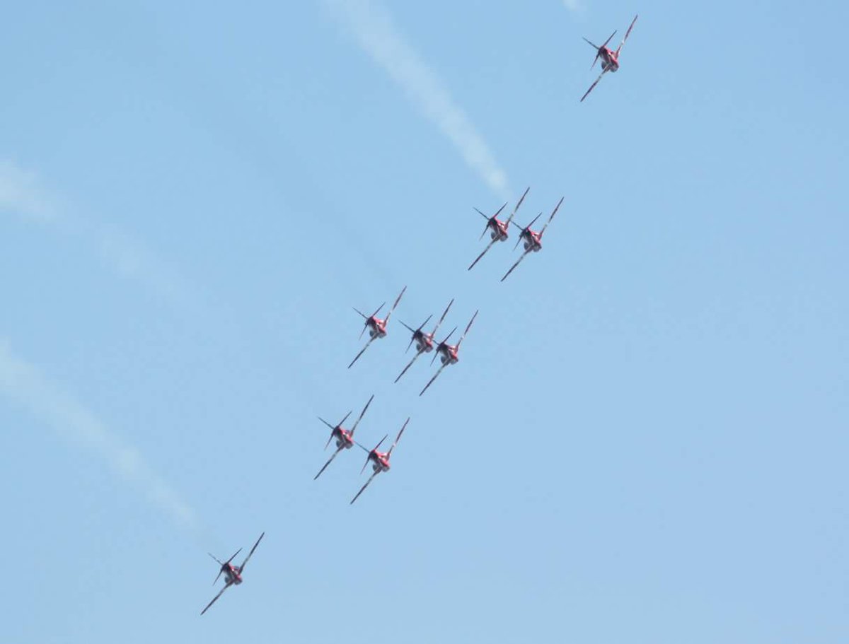 Blue43's tweet image. The #RedArrows at #ArmedForcesDay2018 #Llandudno