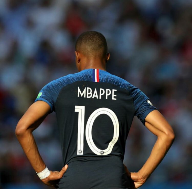 foothunch's tweet image. Are you not entertained? This guy is just 19 years old! 🇫🇷 SIMPLY AMAZING. 

#Mbappe #France #WorldCup #Russia2018
