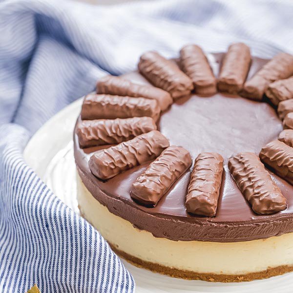OverheadFood's tweet image. Chocolate Caramel Twix Cheesecake 🥄
#overheadfood