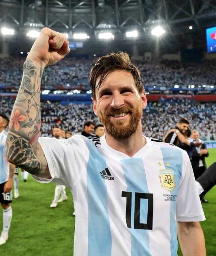 SolciLoopez's tweet photo. Te imagine levantando esta copa y no pudo ser, no importa lo que digan vos sos y siempre vas a ser el mejor. Te amo lionel, gracias por ser Argentino y siempre haber dejado todo por tu país. Ojala la vida en algun momento te de esa ultima alegria que tanto te mereces https://t.co/s8JSFGAuYj