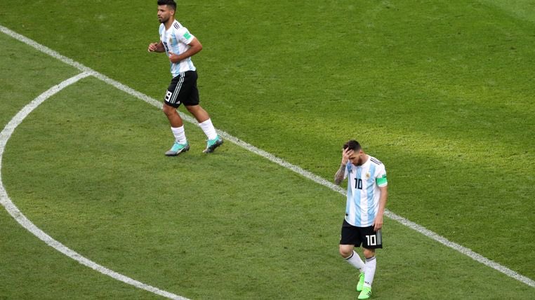 Lionel Messi heading home as World Cup last 16 starts with bang. 🤣🤣 Messi the most overrated player in the World Cup didn’t show up and thank God we don’t have to see Maradona anymore #FRAARG  news.sky.com/story/lionel-m…