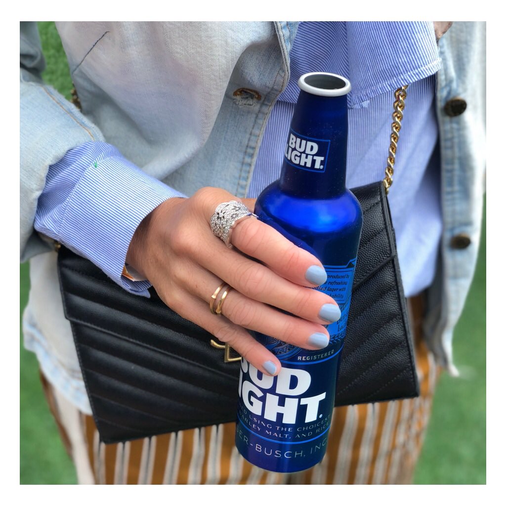 Matchy Matcy 💙 flashback to baseball and blue nails in San Francisco #budlightlime #flashback #blues #olelynggaardcopenhagen #yvessaintlaurent