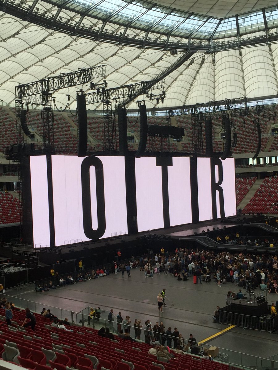 Celebs_1's tweet photo. #otr2 #beyonce #warsaw https://t.co/7B4g94NXBr