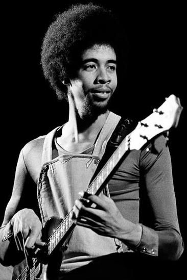 Happy birthday to bass pioneer Stanley Clarke! Can our musician friends out there play any of his songs? 