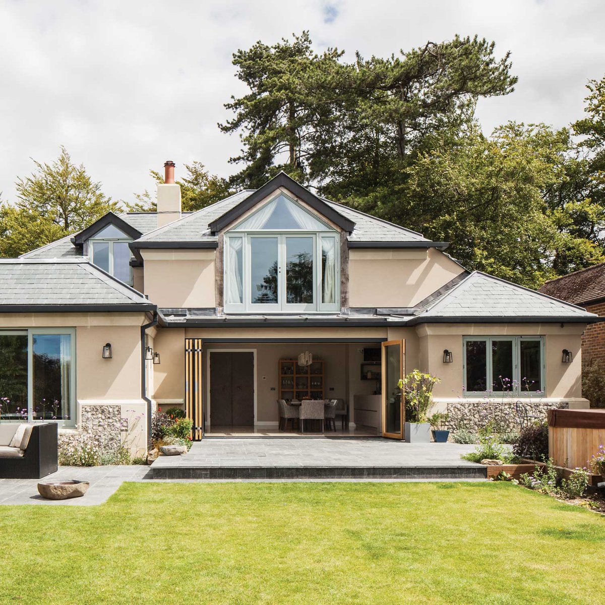 Bring the inside of your home into balance with the outside. Allow light in or create darkness. Keep out insect intruders. And enjoy fresh air and flawless views through even your largest openings. All with the multi award-winning Centor Integrated Doors. bit.ly/2LxJbse