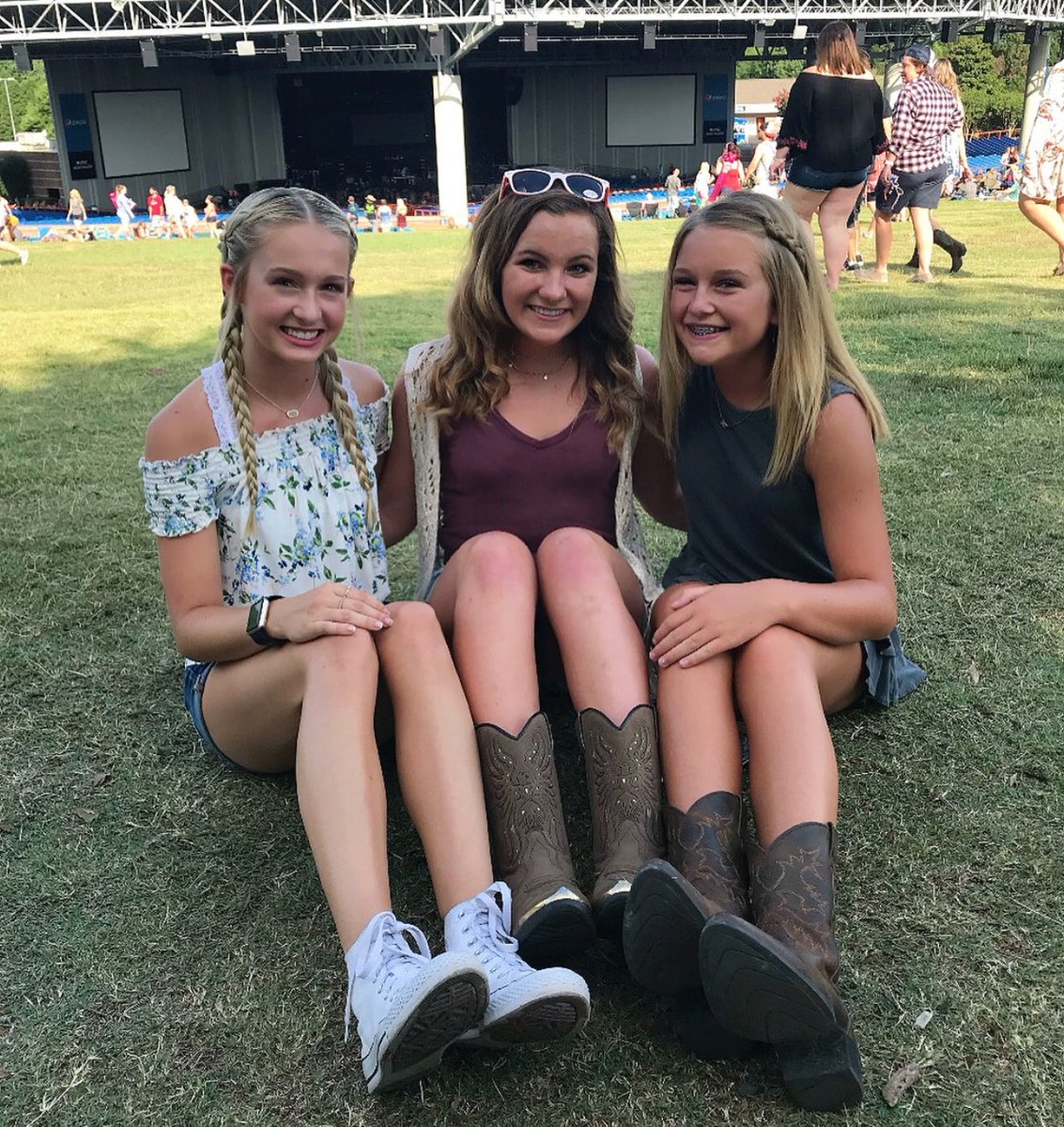 MandyMandyeudy's tweet photo. Luke Bryan 🎤💥 🎶 https://t.co/AMcQ3fBJ70