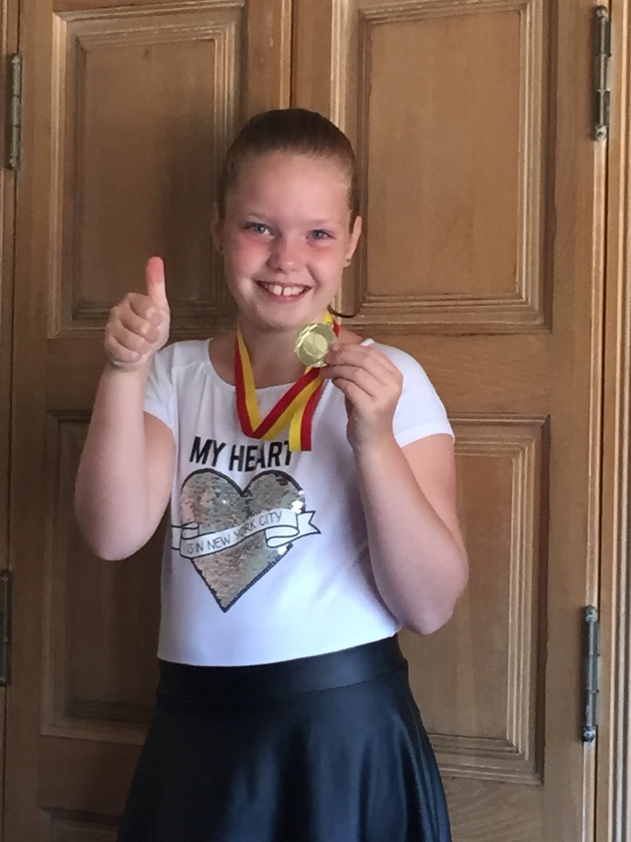 hanstroost's tweet image. Jaylynn heeft vandaag haar eerste wedstrijd gezwommen. 50 meter vrijeslag in 58 seconden en 25 rugslag in 28 seconden. Super tijden!! Ze heeft een mooie medaille gehad.