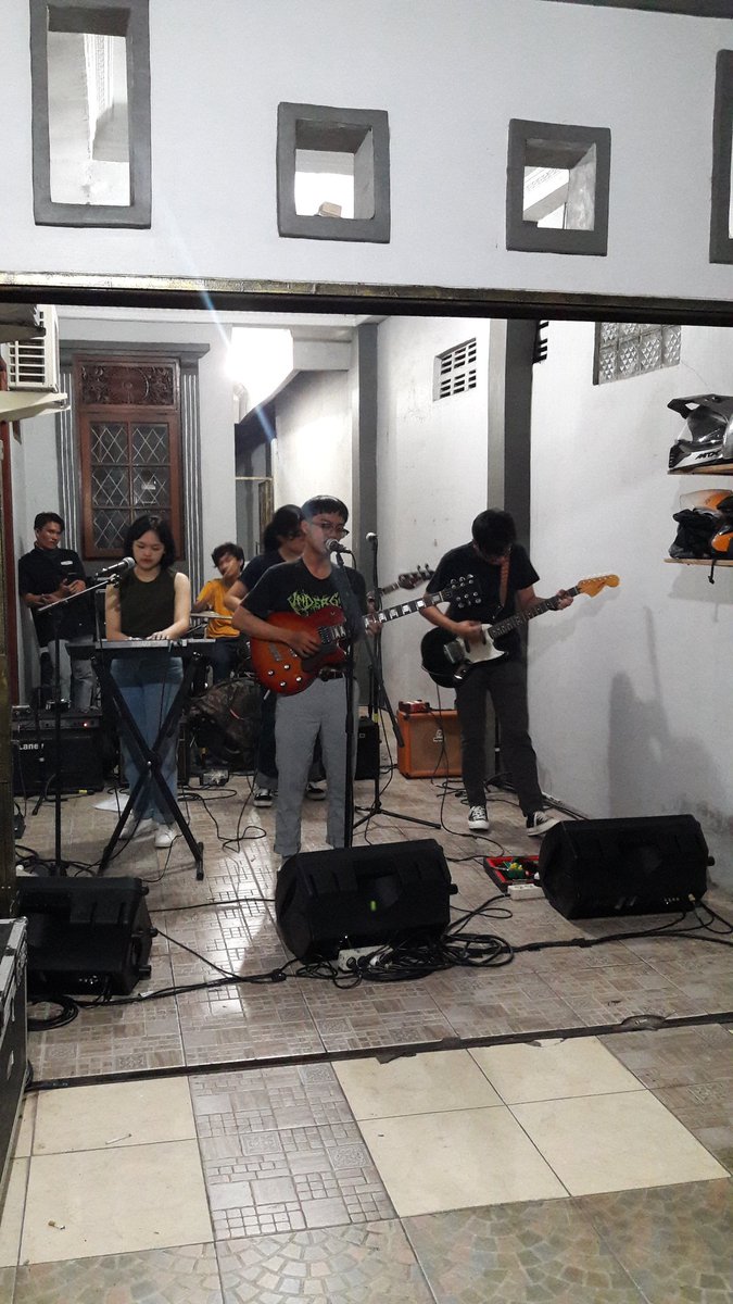 Ini rumah sumpah keren banget ahhaha <a href="/softbloodmusic/">Soft Blood</a>