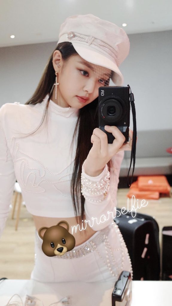 Blackpink Jennie Mirror Selfie