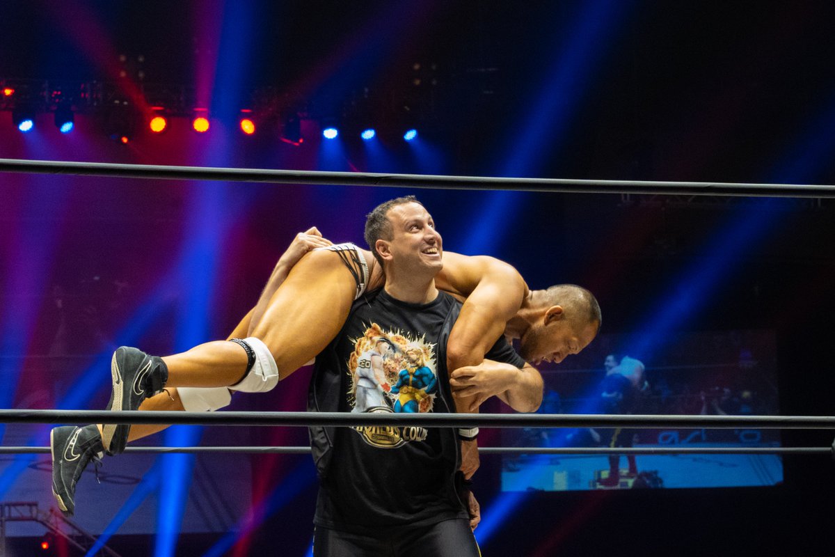 m_giordano's tweet photo. @CEOJebailey Thanks again for an awesome show last night. And great job earning your 1-0 record! So are you naming your finisher Jebaited? https://t.co/xjmlV1ZwyG