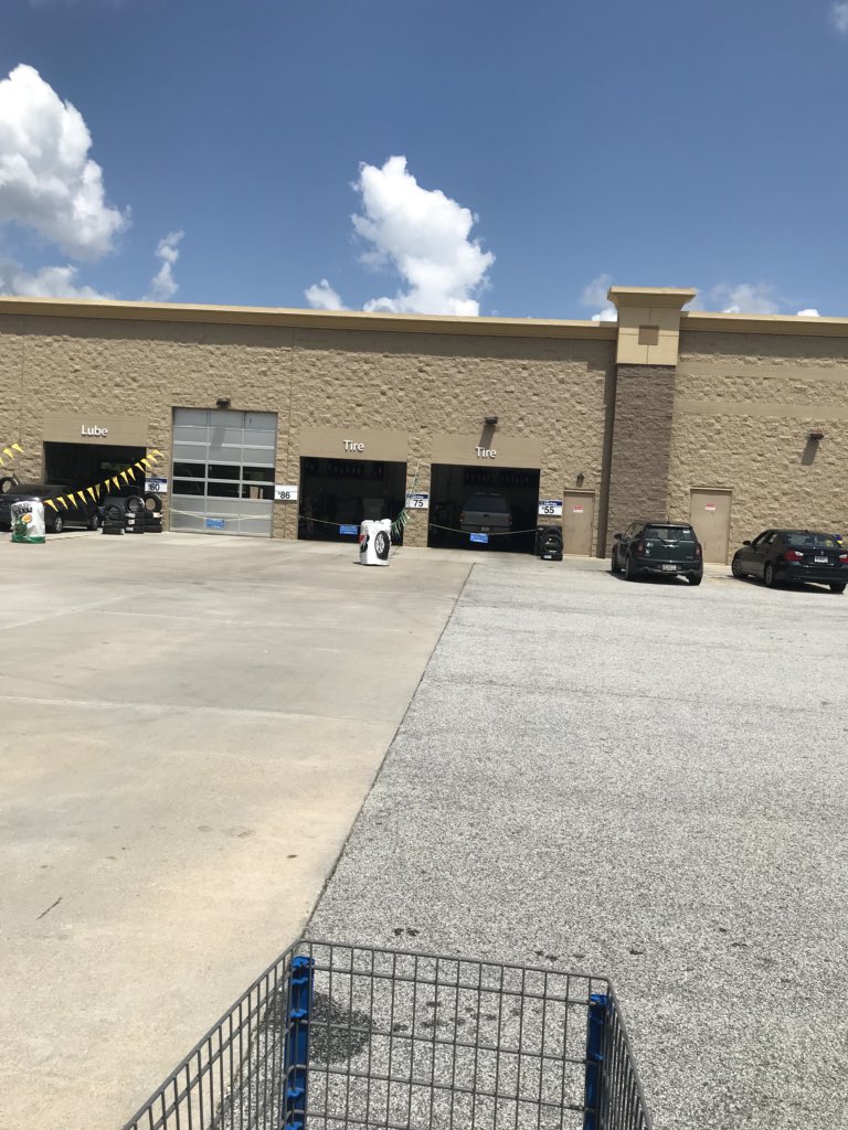 juangzz256's tweet photo. @walmarthelp @Walmart I’ve been sitting at this Walmart for over an hour waiting on a simple tire rotation. This place only has 1 tire center open, on a busy Saturday morning, and these guys are taking about 45 minutes on a tire rotation per car. 🤯#Walmart https://t.co/xtXM7yMMJy